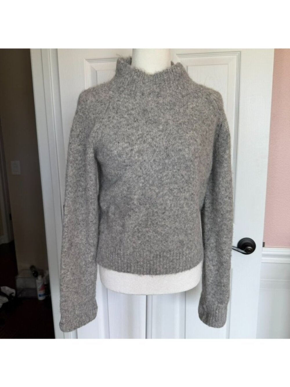 Soft Cozy Chunky Knit Gray Mock Neck Sweater Size Small